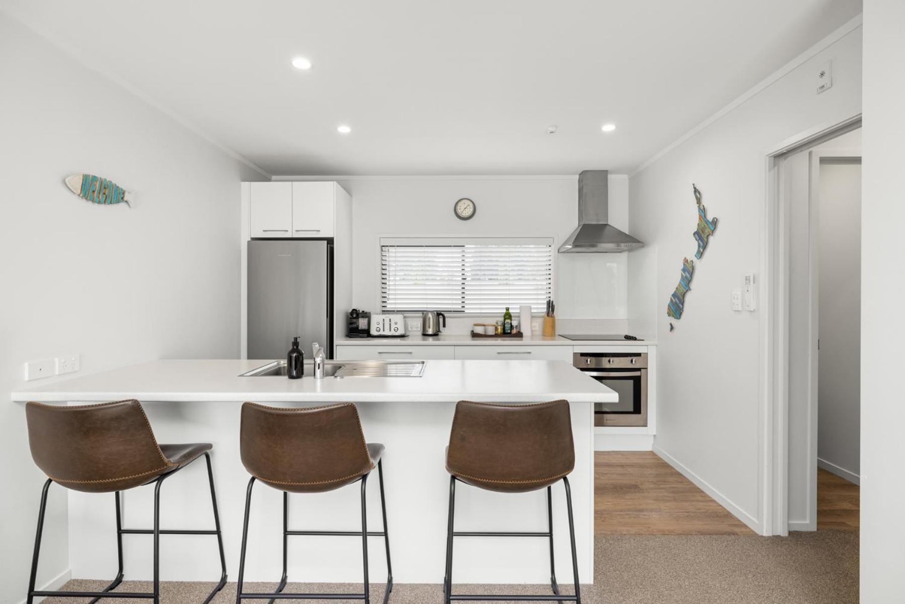 Centrally Located- Modern Sunny Townhouse Mount Maunganui Bagian luar foto