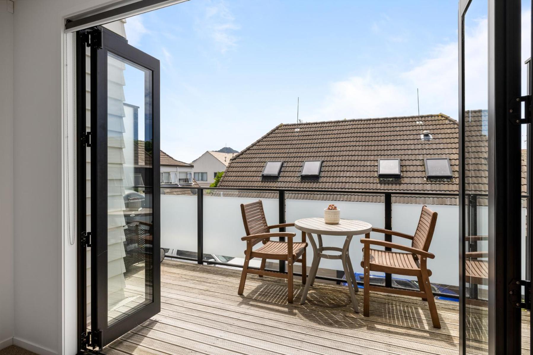 Centrally Located- Modern Sunny Townhouse Mount Maunganui Bagian luar foto