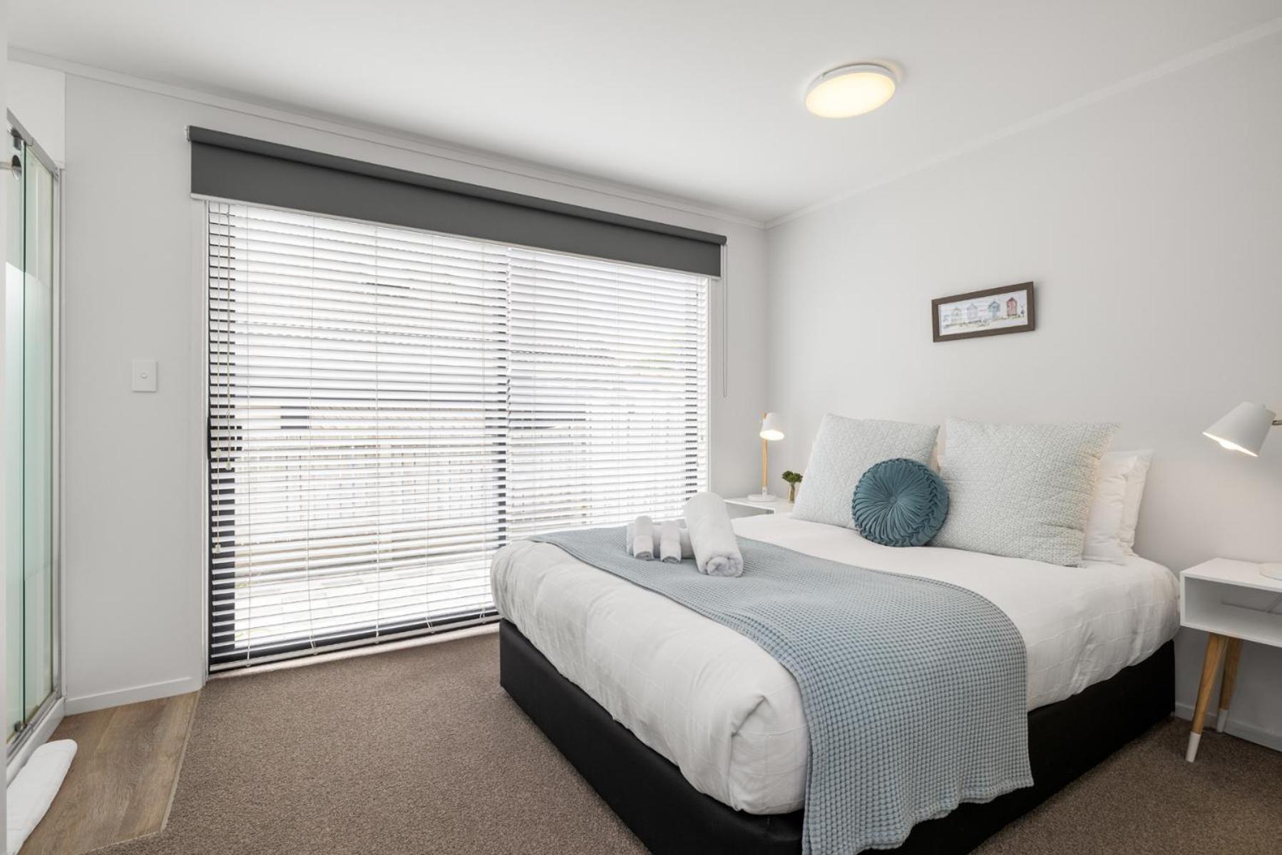 Centrally Located- Modern Sunny Townhouse Mount Maunganui Bagian luar foto